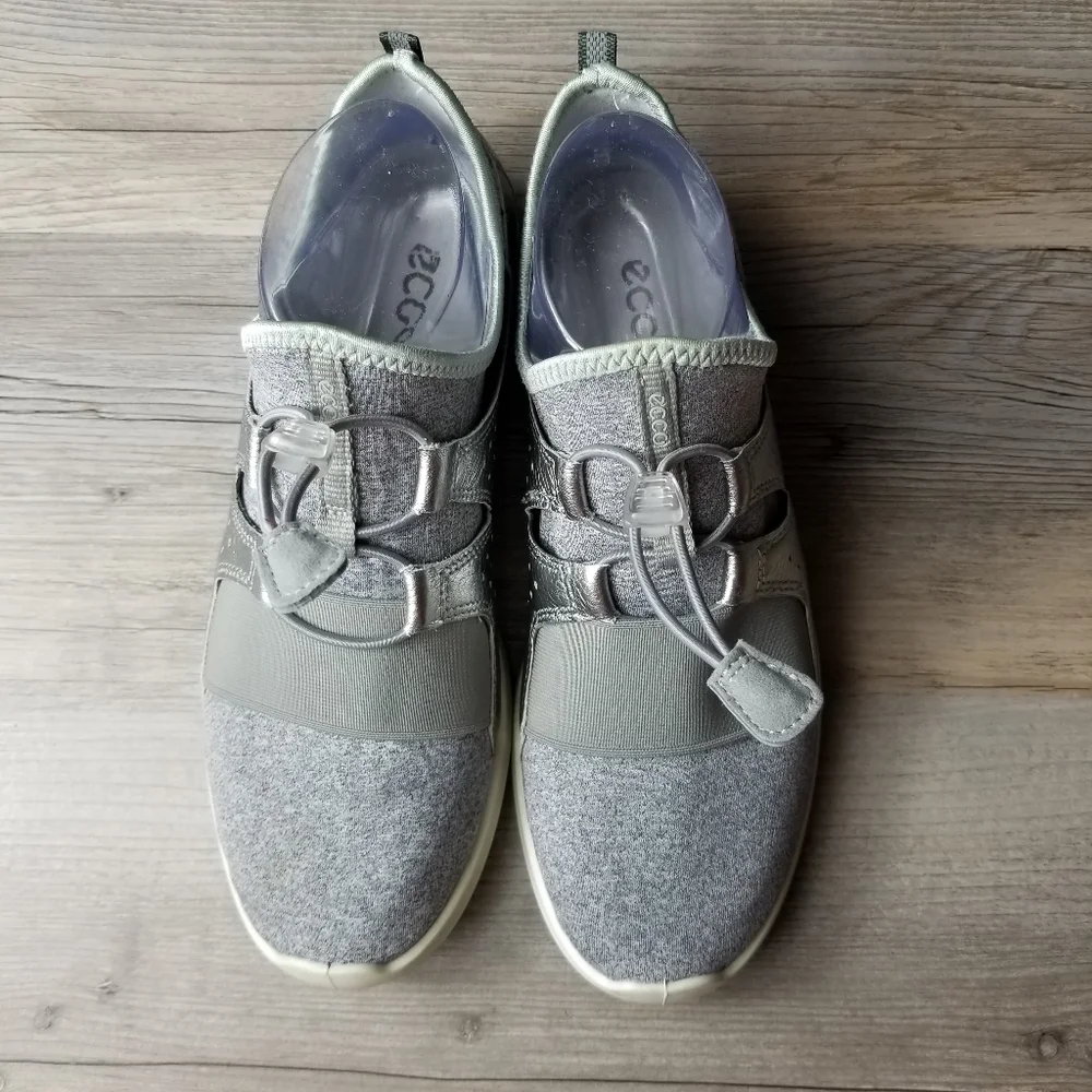 Ecco Sense Elastic Toggle Slip On Sneaker